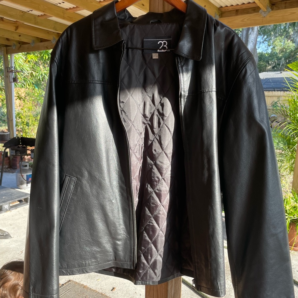 23rd Street men’s black genuine leather jacket EUC